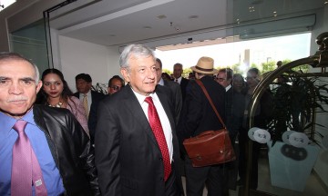 Busca AMLO impulsar empleo juvenil con empresarios de Puebla