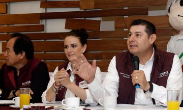 Denuncian daño a espectaculares de Morena