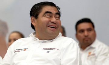 Amaga Barbosa con demandar a portal