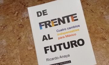 El Frente muestra uno de los ejemplares de su libro, confirma que todavía no está disponible