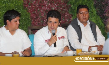 Acusa José Juan Espinosa presión morenovallista hacia alcaldes