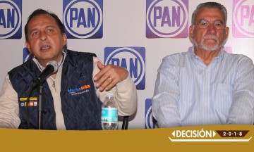 Acusa PAN ahora a Barbosa por falta de título