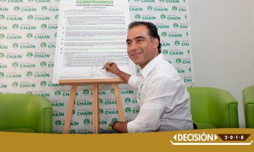 Firma Chaín compromiso para el cuidado de animales