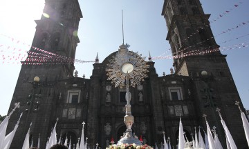 Galería: Celebran feligreses poblanos Corpus Christi