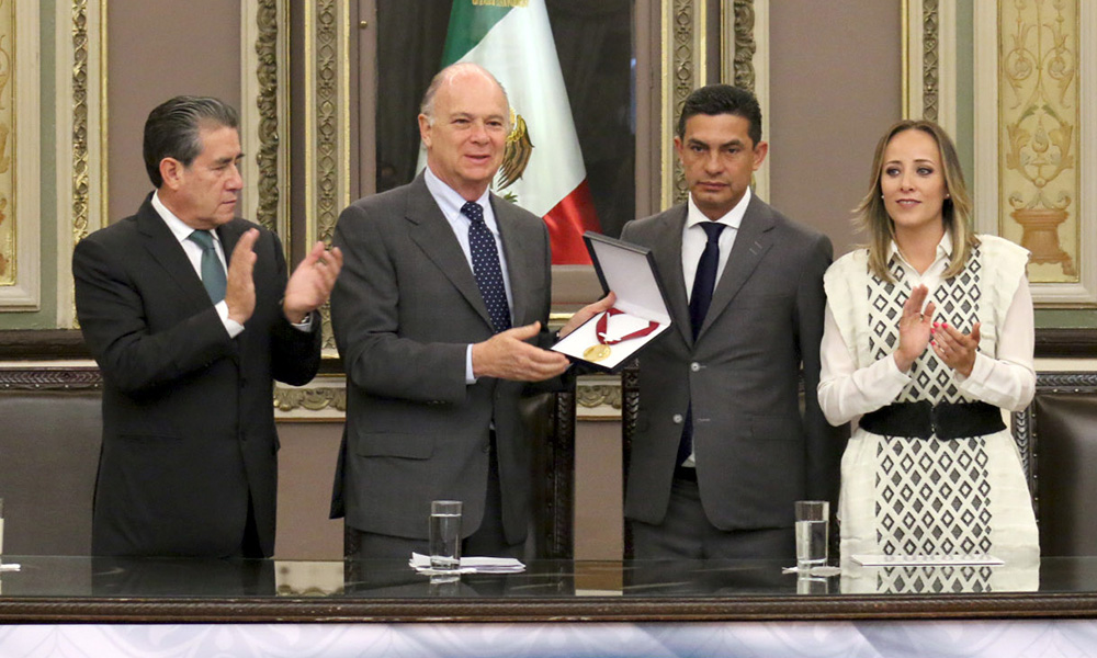 Da Congreso local medalla “Gabino Barreda” a Enrique Krauze
