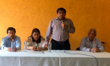 Ante maestros de Cobaep, Barbosa acusa “elección de estado” en Puebla