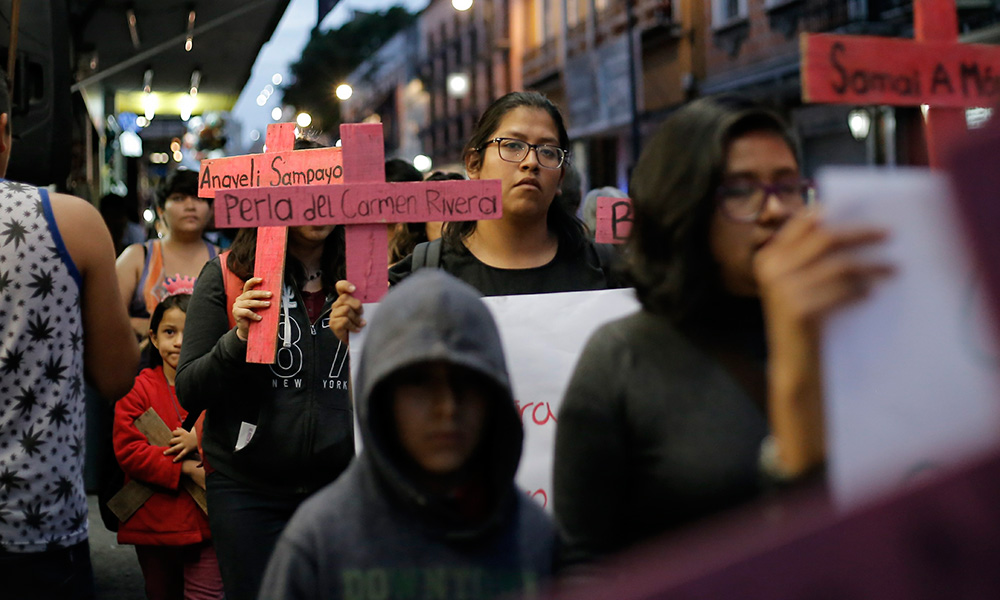 Visibilizan con caminata casos de feminicidios en Puebla