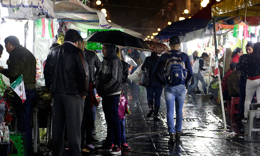 Reportan bajas ventas de Fiestas Patrias en Centro Histórico