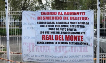 Se manifiestan frente al BINE por cierre de calles en colonia