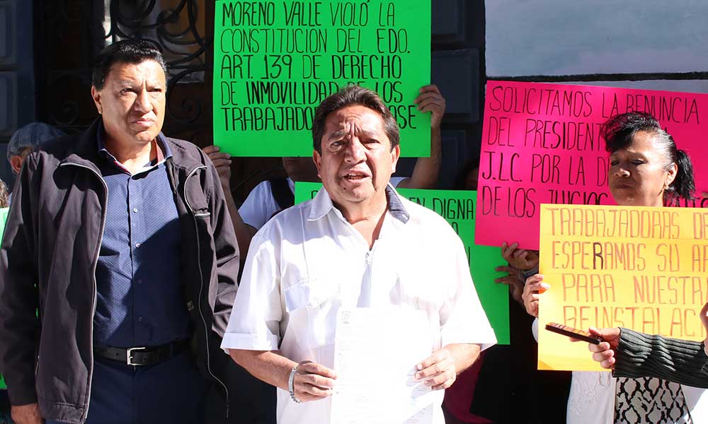 Extrabajadores del gobierno protestan frente al Congreso