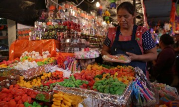 Gastarán poblanos hasta 2 mil  pesos para colocar su ofrenda 