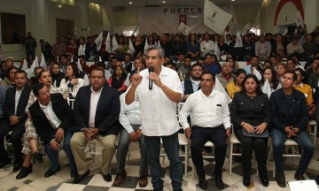 Presentan asociación de maestros afines a Elba Esther