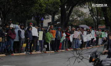 Bloquean carril de la línea 3 del RUTA; manifestantes amagan con plantón