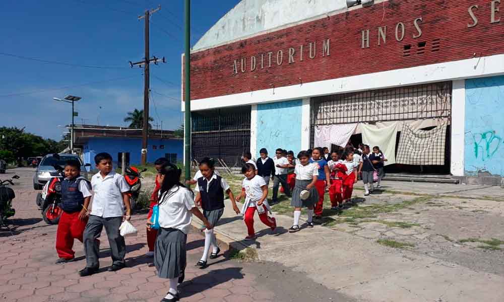 Estudian 40% de niños poblanos sin agua, luz...