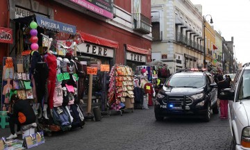 Inundan ambulantes calles con productos navide&ntilde;os