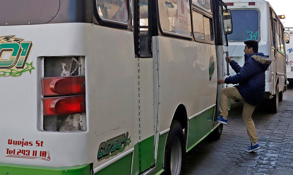 Prohibir publicidad en unidades del transporte público: Lara Chávez