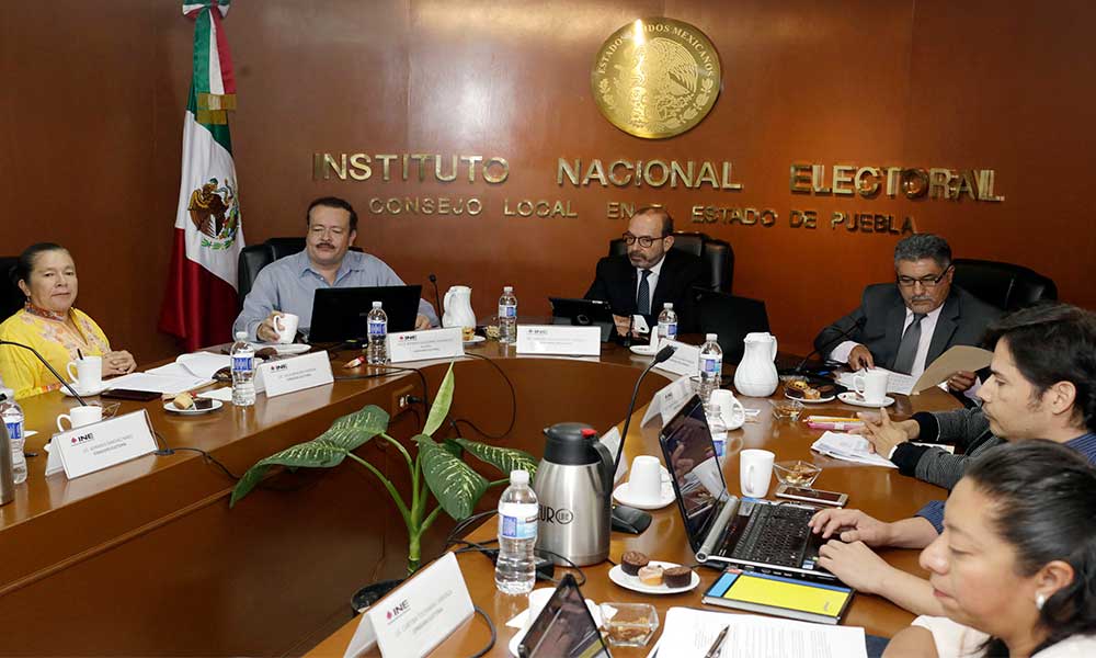 Libra Barbosa denuncia ante el INE