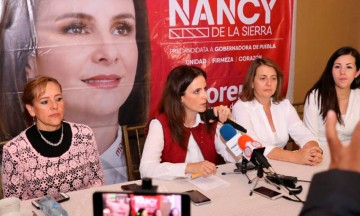 Buscaré beneficiar a poblanos: Nancy de la Sierra