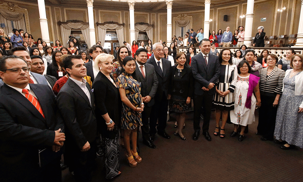 Exhortan a diputados a trabajar para las menos desfavorecidas