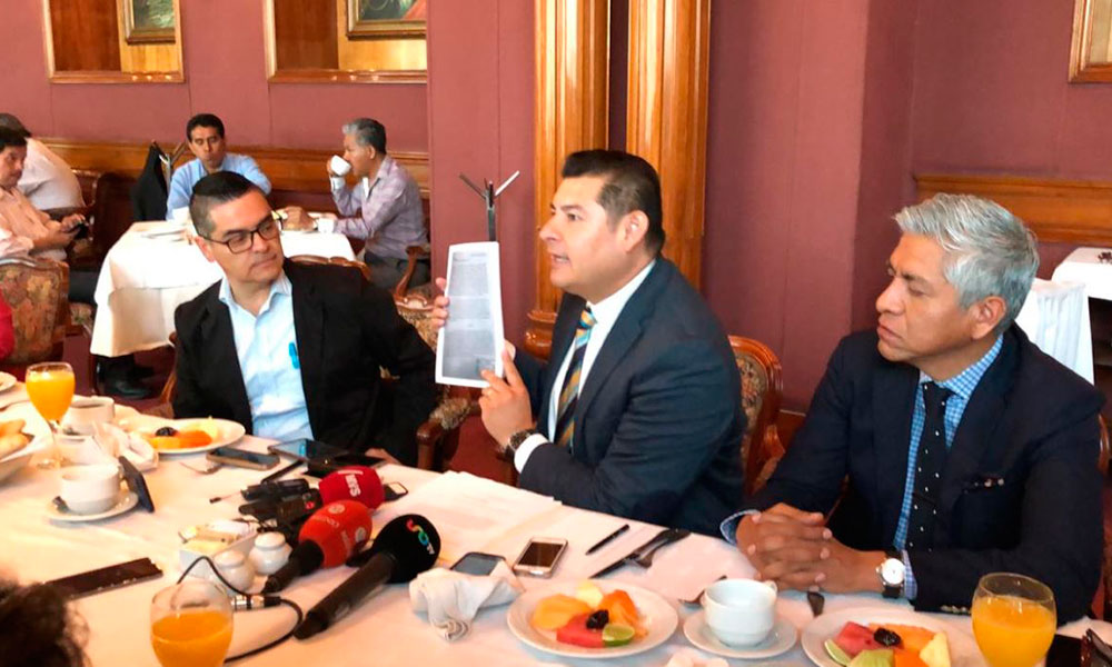 Pide Armenta observadores; vocero lo acusa de estar descontrolado