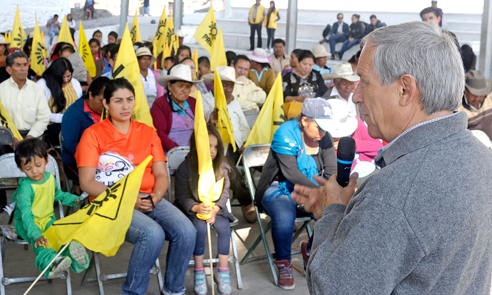 Enrique Cárdenas critica el programa panista de entrega de tinacos