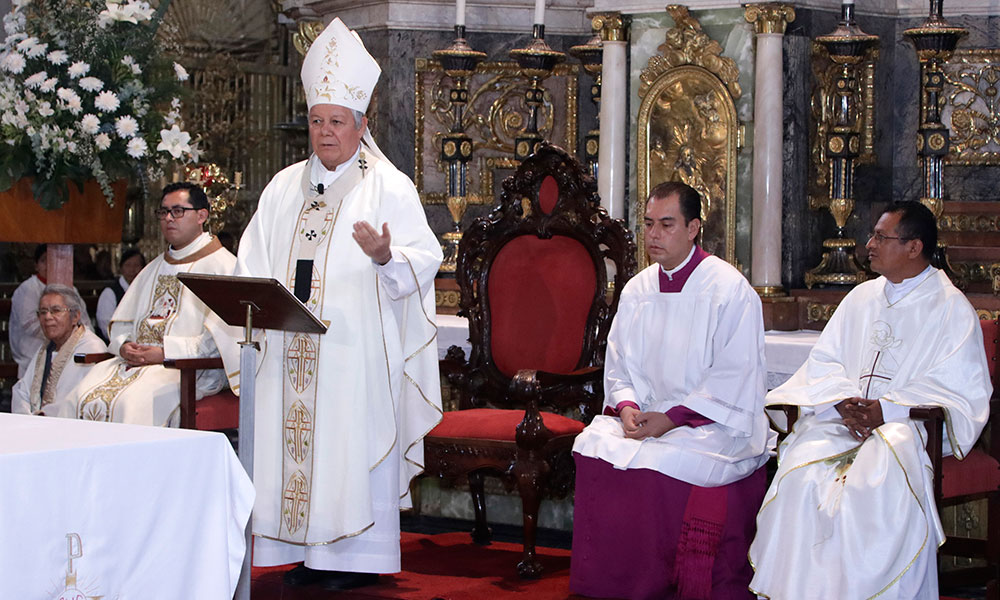 Éntrenle y calmen a la población, pide arzobispo a sacerdotes