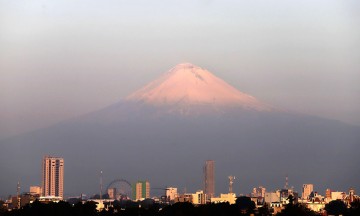 Después de cinco semanas, el Popocatépetl baja su alerta