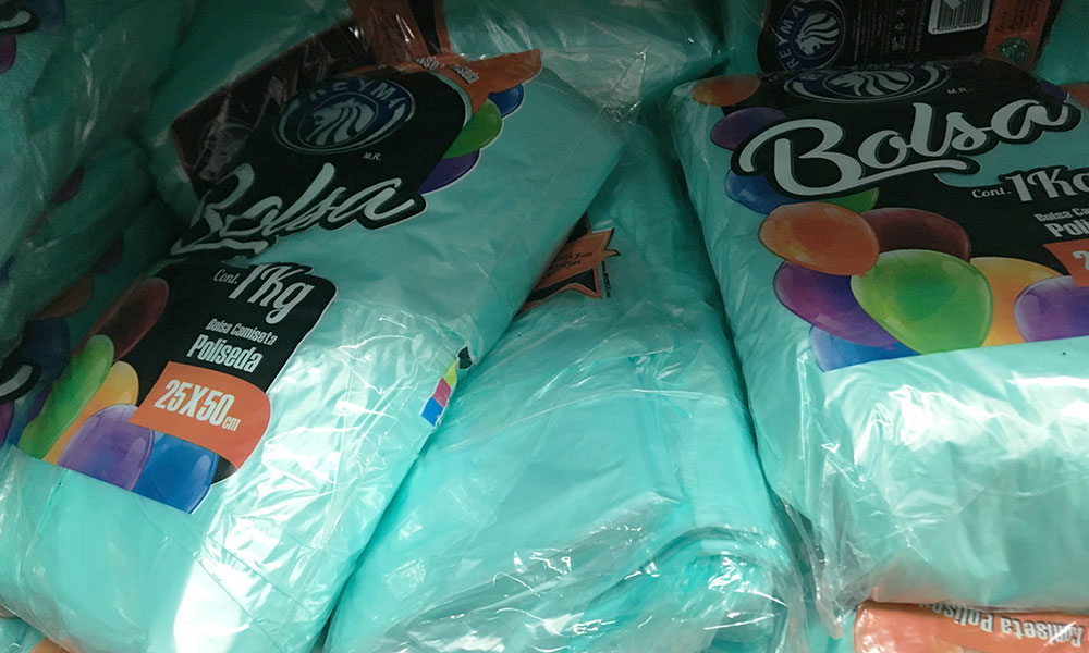 Prohíben bolsas de plástico y popotes en Puebla