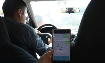 Uber aconseja a sus choferes frenar el acoso