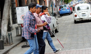 Buscan mejorar diseño de calles para débiles visuales