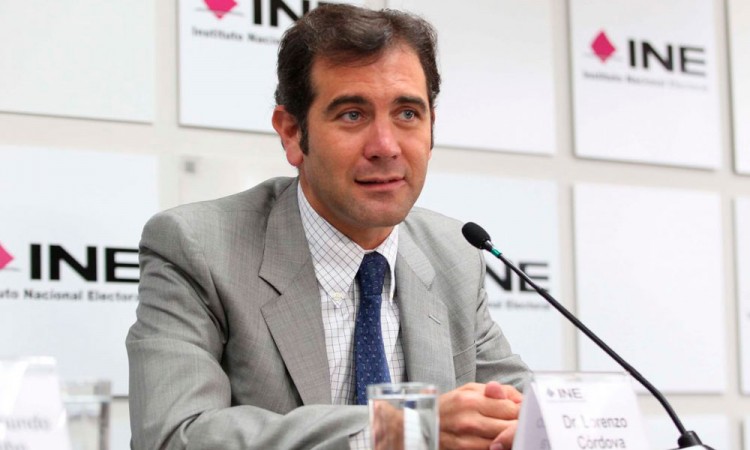 Lorenzo Córdova exhorta a denunciar irregularidades detectadas
