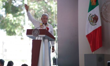 Felicita AMLO a Puebla por elecciones limpias