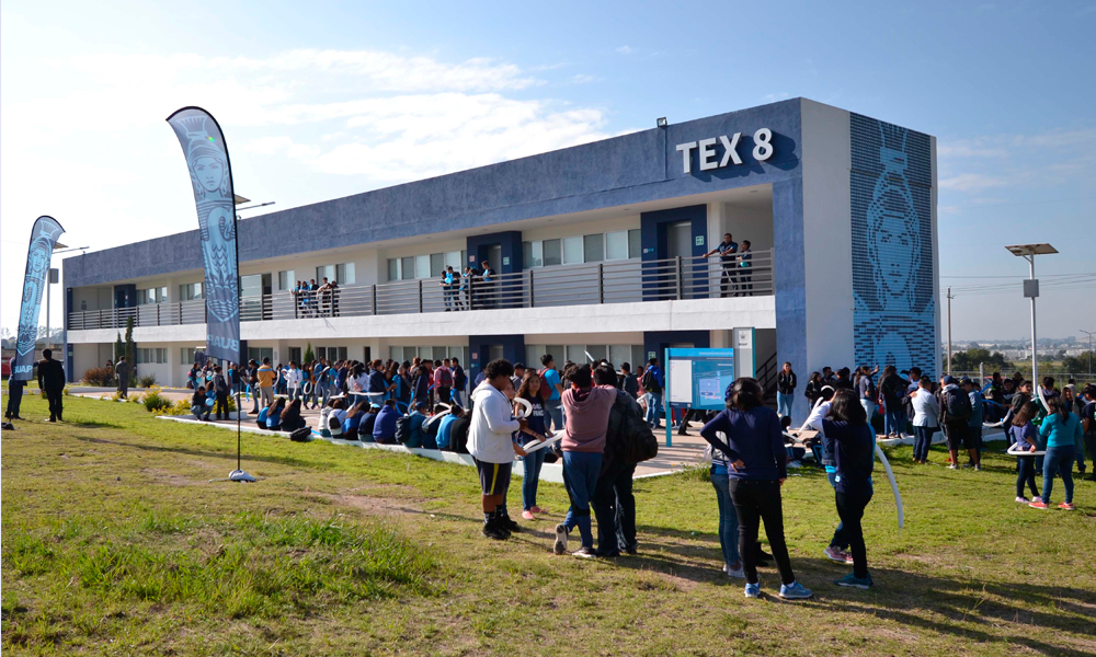 Inaugura Esparza edificio en prepa de Texmelucan