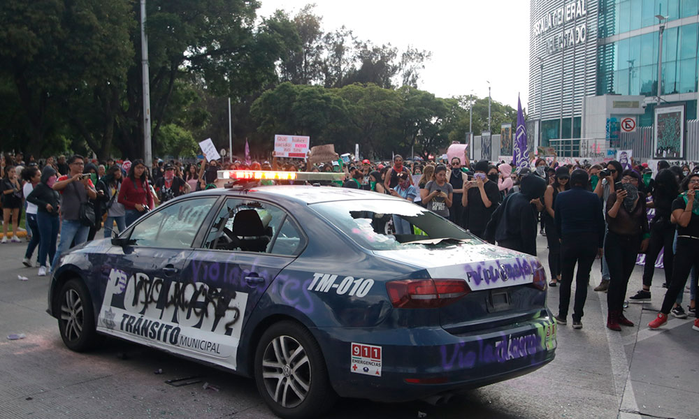 [Fotos y video] Protesta brillante contra la violencia machista en Puebla