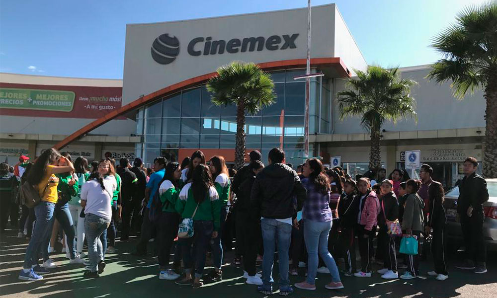 Prepara Ayuntamiento y SNTE a niños con simulacro Cine Seguro