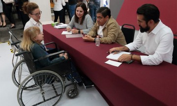 Alumnas BUAP piden apoyo para concurso a Barbosa