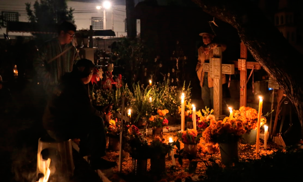 [Fotorreportaje] Viven Día de Muertos con sus difuntos en San Baltazar Campeche