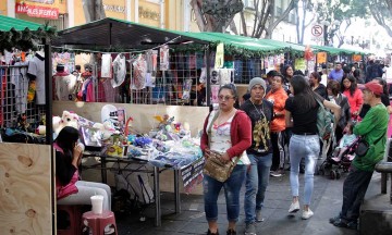 Avanza 90% asignación de villas navideñas a ambulantes del centro 