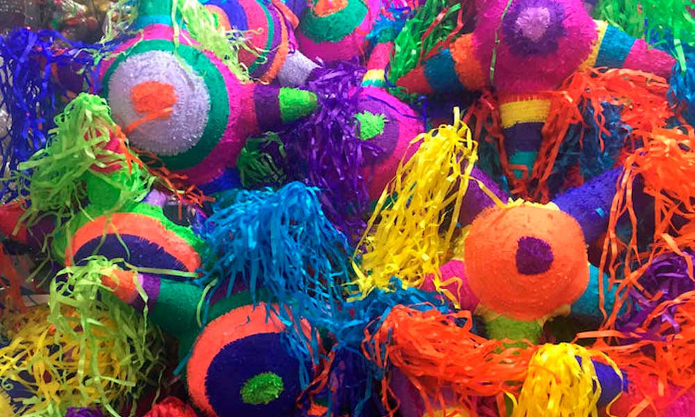 Baja venta de piñatas en el mercado de El Carmen