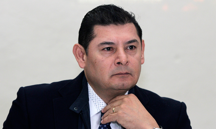 Descarta Armenta participar por alcaldía de Puebla en 2021