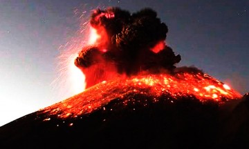 Registra Popocatépetl fuerte explosión de material incandescente