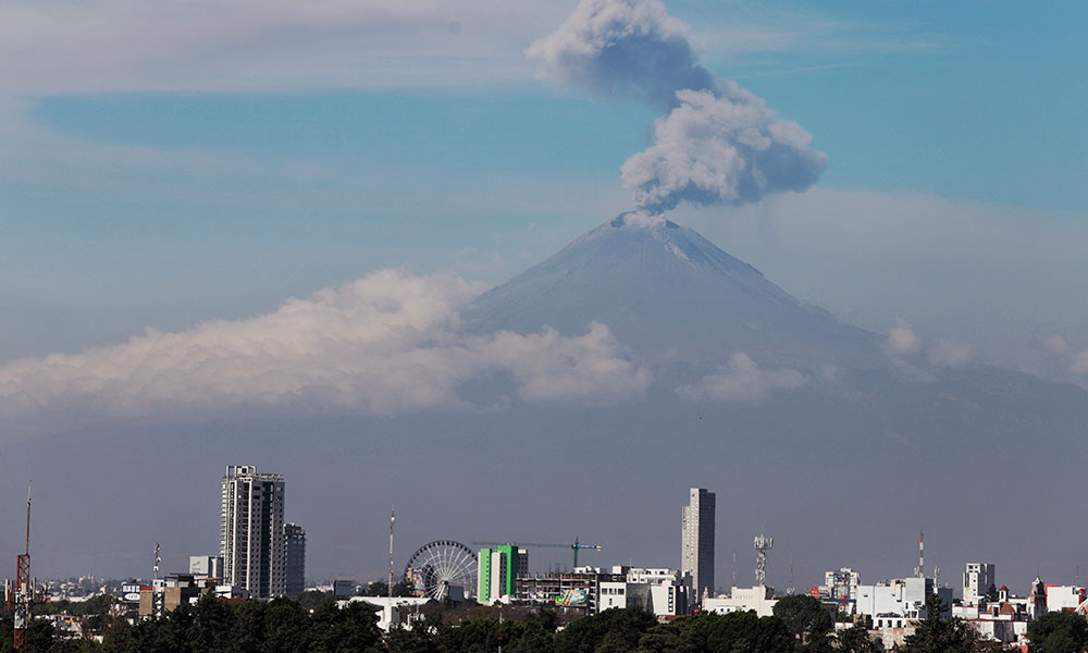 Registran tres explosiones del Popocatépetl este sábado