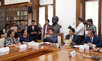 Raciel López deja plantados a los legisladores