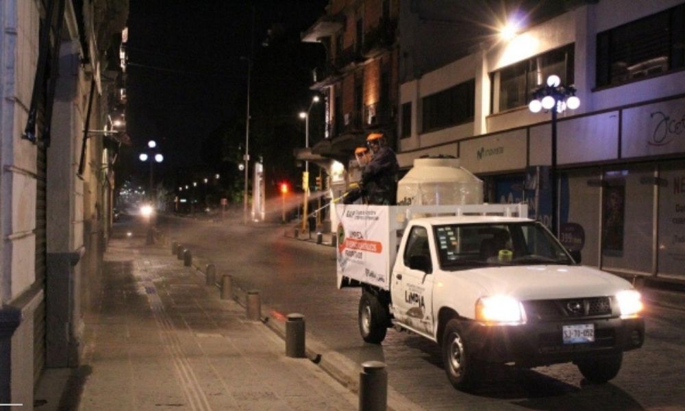 Ciudad de Puebla inicia limpieza preventiva contra el COVID-19