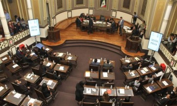 Sólo se presentan dos diputados a sesión extraordinaria