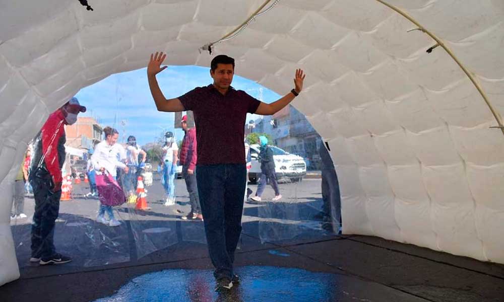 Instalará túneles sanitizadores en hospitales de Puebla