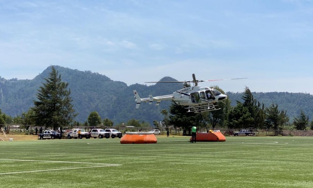 Helicóptero-cisterna realiza más de 50 descargas en incendio de Tlatempa 