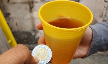 Los de a peso, el vaso de alcohol que mata a la gente