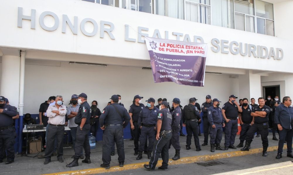 Revisan salarios de policías estatales tras manifestación
