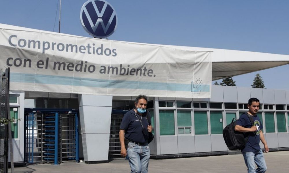 Por Covid-19 fallecieron 10 trabajadores de VW en Puebla y Guanajuato